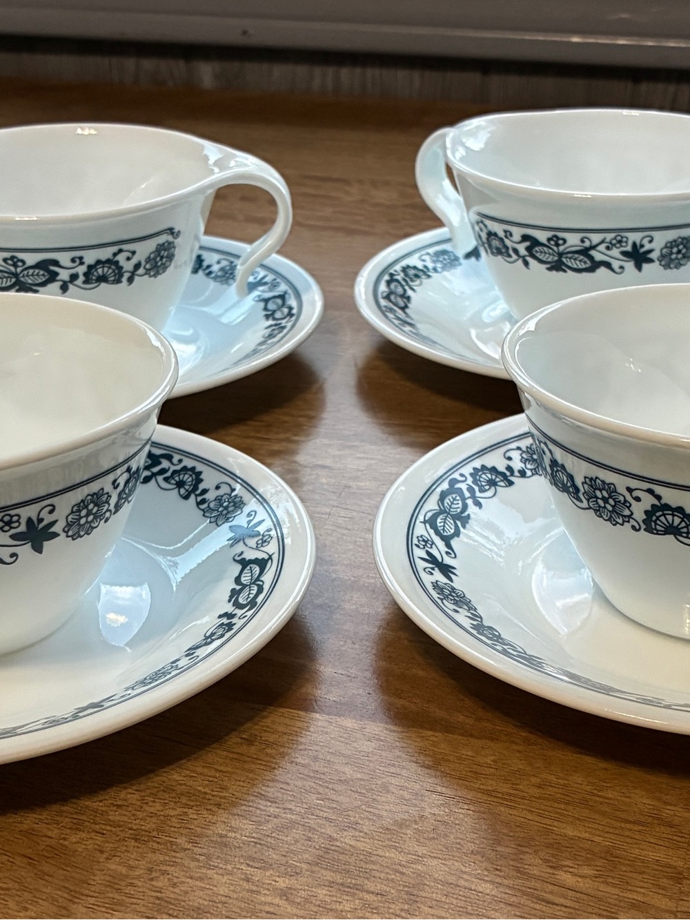 vintage Corelle by Corning set in the Old Town Blue pattern 4 cups 4 saucers - Picture 2 of 5